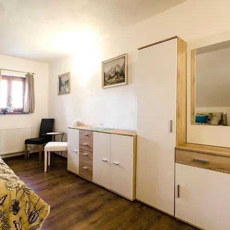 Pod Kastielom Ako Doma