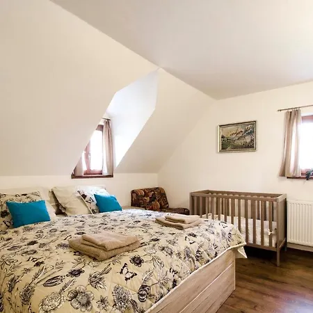 Pod Kastielom Ako Doma *