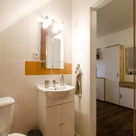 Pod Kastielom Ako Doma