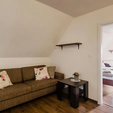 Pod Kastielom Ako Doma * Svätý Anton